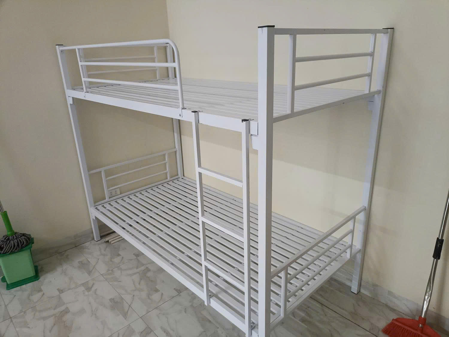 Giường sắt 2 tầng rộng 1m dài 2m cao 170