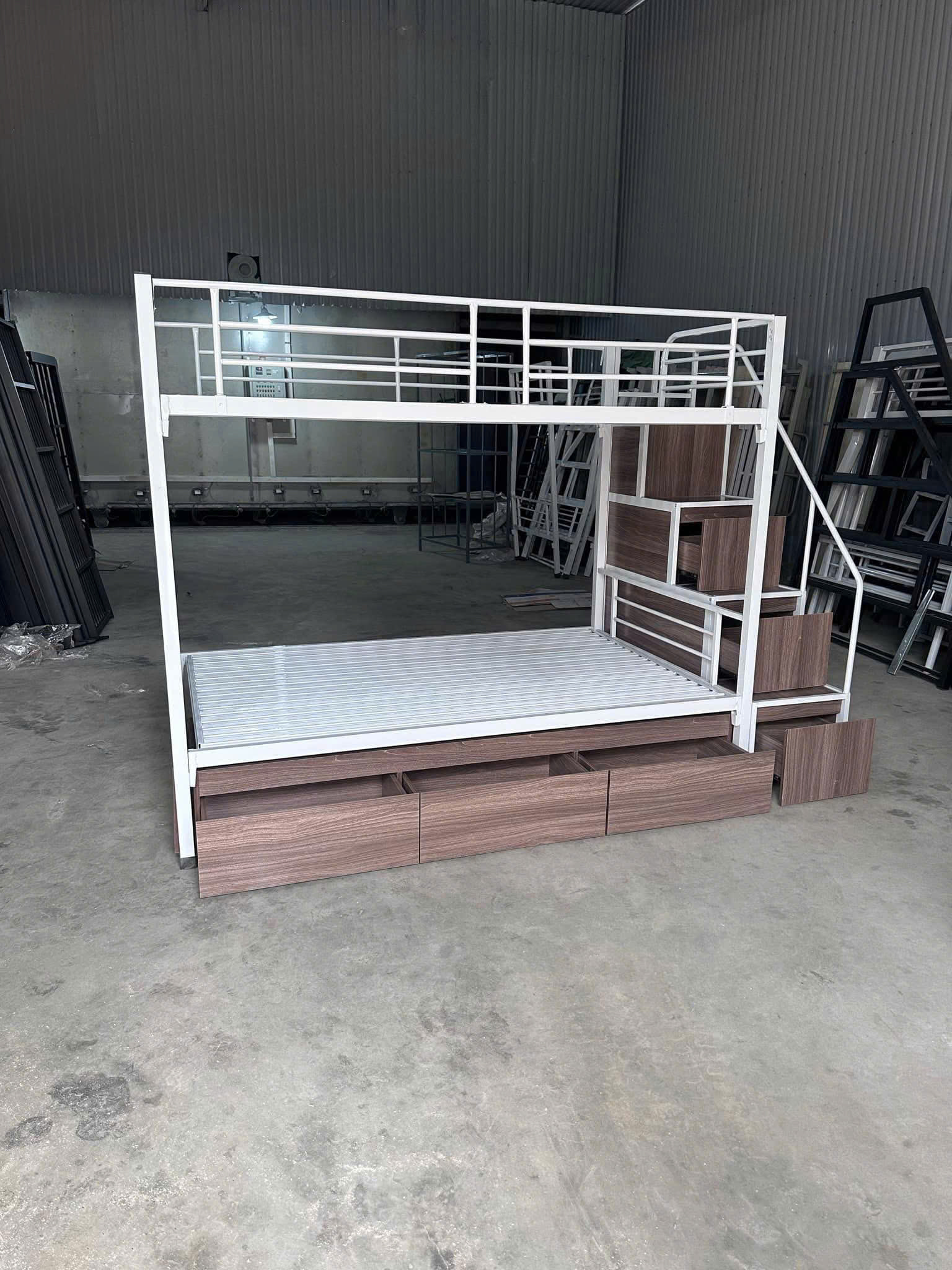 Giường tầng sắt gia đình bậc thang hộp có ngăn kéo rộng 1m4/1m6